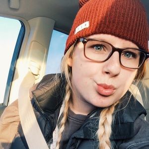 Meet your Posher, Casey